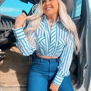 ISO OF CROPTOP PEARL SNAPS